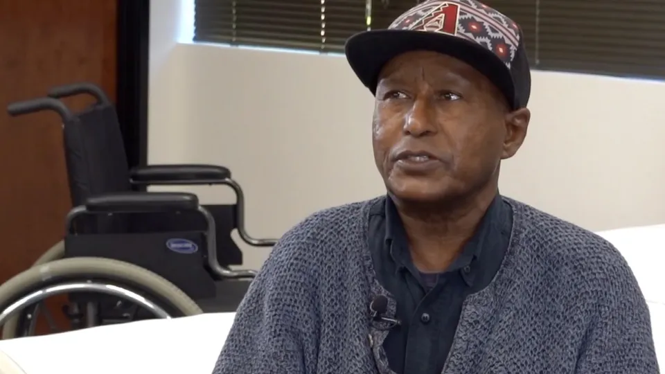 Home Assist Health employee employee sitting and talking